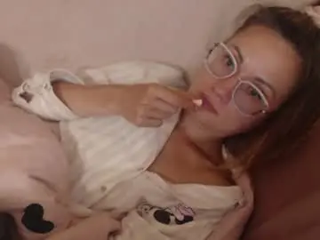 Chaturbate Live Sex Cam of flowercandydoll13