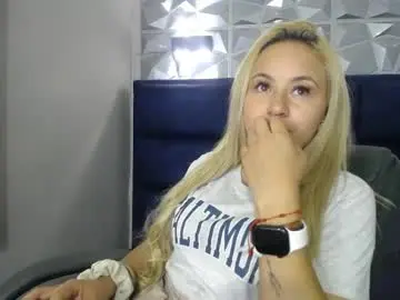 Chaturbate Live Sex of angel_white25