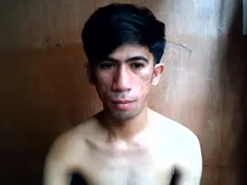 Chaturbate Live Sex Cam of hairyhugecock_22