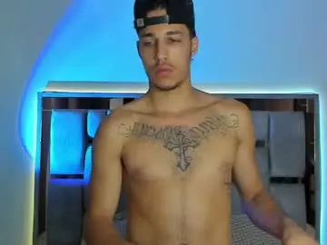 Chaturbate Live Sex Cam of orionblaze69_