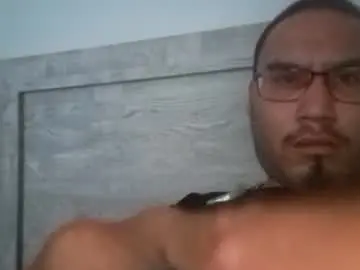 Chaturbate Live Porn of pirahna1012
