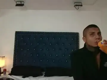 Chaturbate Sex Cam of damian_and_roxanne