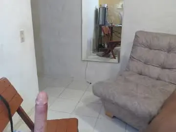 Chaturbate Free Live Porn of maxi_dick33