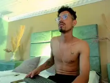 Chaturbate Best live sex cam show of noaahtylor