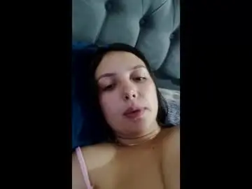 Chaturbate Live Sex Cam of bella_karoline