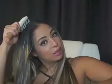 Chaturbate Live Sex Cam of charlottekiss21