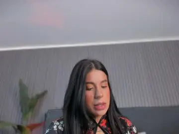 Chaturbate Nude Webcam of emelie_89