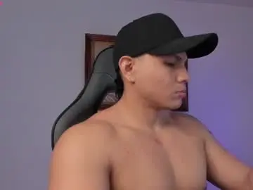 Chaturbate Best live sex cam show of roy__constance