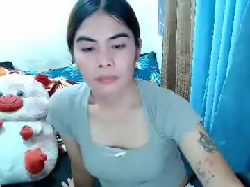 Chaturbate Live Sex Cam of mikhayla_and_zeus_room