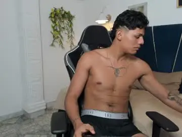 Chaturbate Best live sex cam show of valerio_cum18