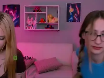 Chaturbate Live Sex Cam of playful_sophie