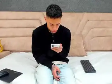 Chaturbate Live Sex Cam of thiagos19