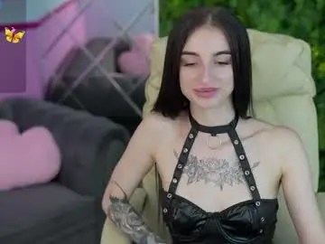 Chaturbate Live Sex Cam of emilyymoon