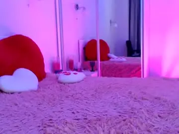 Chaturbate Live Sex Cam of lovelybird69