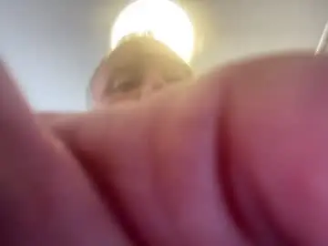 Chaturbate Live Sex Cam of luvtobenude21