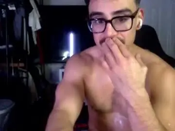 Chaturbate Nude Webcam of luvrboy77