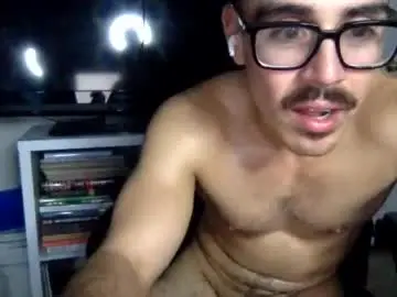 Chaturbate Nude Webcam of luvrboy77