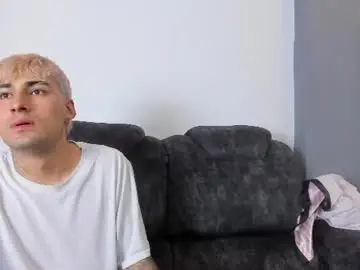 Chaturbate Live Sex Cam of rousse_n_kenji
