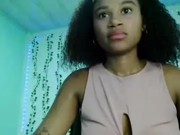 Chaturbate Live Sex Cam of akemy_saunderz