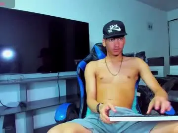 Chaturbate Live Sex Cam of lyam_russo