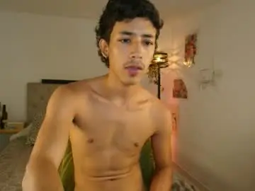 Chaturbate Live Sex Cam of ostin_18hot