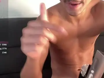 Chaturbate Live Sex Cam of brokehungcollegeguy
