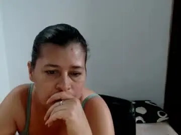 Chaturbate Live Sex Cam of adriana_milf