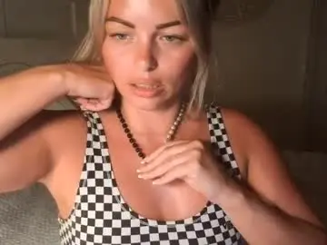 Chaturbate Live Sex Cam of daisydreams_cumtrue