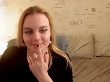 Chaturbate Live Sex Cam of glow_margo