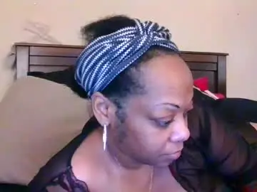 Chaturbate Live Sex Cam of brownroundrenee