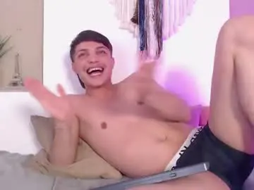 Chaturbate Live Sex Cam of twinheat_