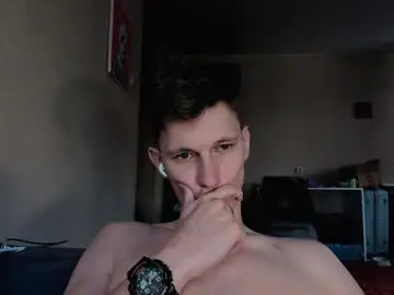 Chaturbate Live Sex Cam of kevin_hornyyy