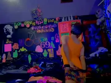 Chaturbate Live Sex Cam of queen_splashh_420
