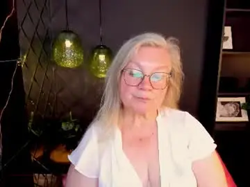 Chaturbate Live Sex Cam of natalicloud