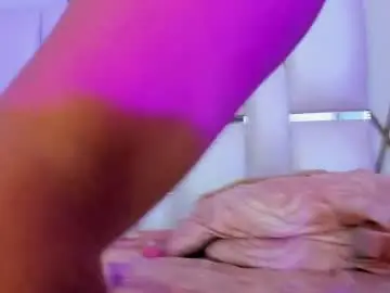 Chaturbate Live Sex Cam of lilicameron_