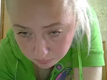 Chaturbate Live Sex Cam of curvywild_lady30