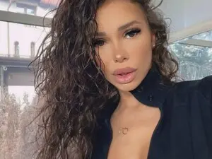 Myfreecams Live Sex of Selena_Reeves