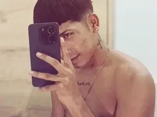 Streamate Free Live Porn of DaveHottx