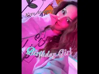 Streamate Free Porn Cam of Alyx_Singer