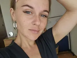 Streamate Free Live Porn of MaribelRiverr