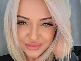 Streamate Adult Webcams of BustyEmaXX
