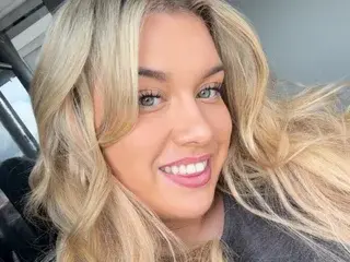 Streamate Sex Cam of MelodyxxUK