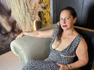Streamate Nude Webcam of Luna_Mature