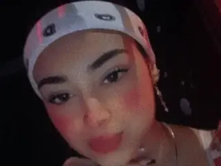Streamate Free Live Porn of Emily_Petit