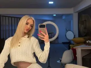 Streamate Nude Webcam of SkinnyNatty