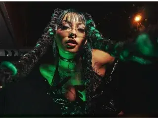 Streamate Live Sex Cam of AliceWalter