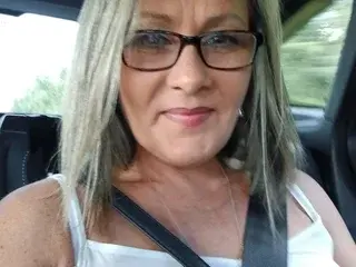 Streamate Live Sex of IrishMilfRoxie34dd