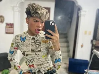 Streamate Live Sex Cam of MiltonDelis