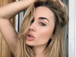 Streamate Live Sex Cam of Tina_a