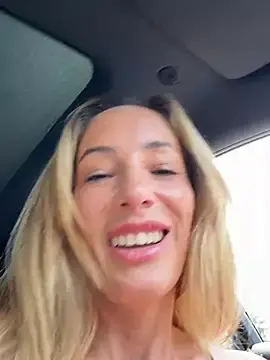 Stripchat Live Sex Cam of SweetAlegra_